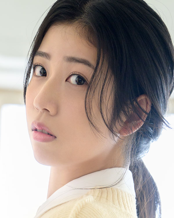 深雪しおりの人物写真