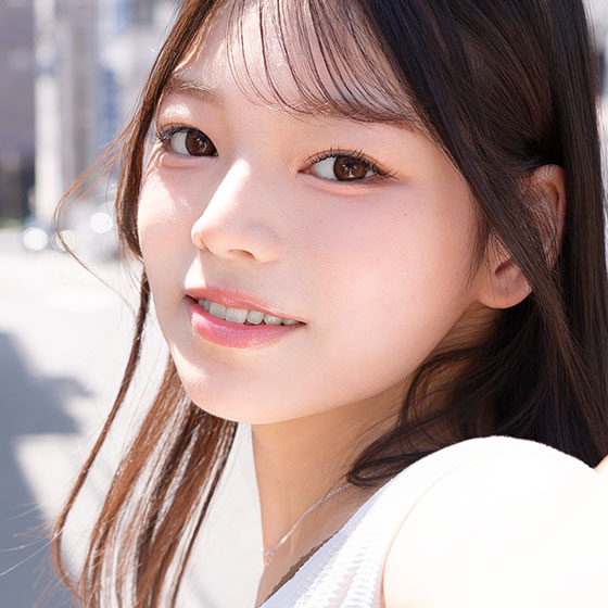 秋瀬りりの人物写真